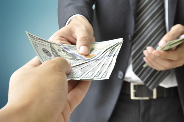 Tỷ phú Lý Gia Thành: Người dám cho bạn vay tiền là quý nhân, người dám trả tiền vay bạn là quý nhân của quý nhân